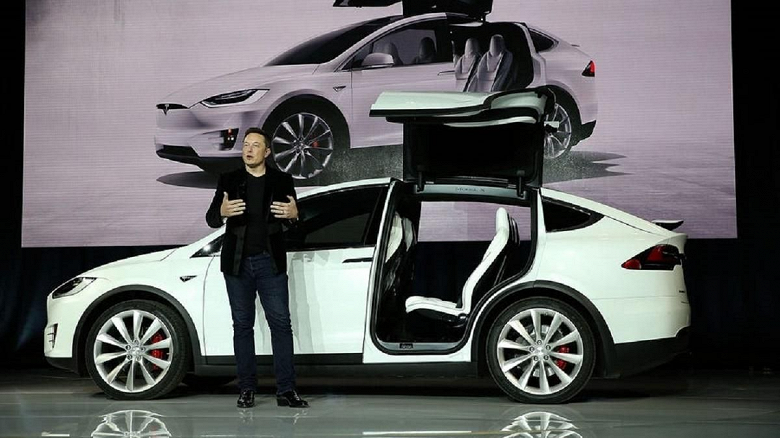 Bloomberg: Илон Маск хочет уволить каждого пятого сотрудника Tesla