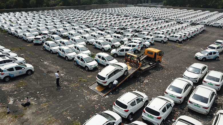 В Китае пишется история: гибриды и электромобили заняли более половины рынка, а продажи Toyota Camry с ДВС рухнули на 60%
