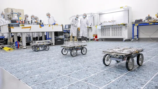 NASA провело тест-драйв мини-роверов перед отправкой на Луну: фото