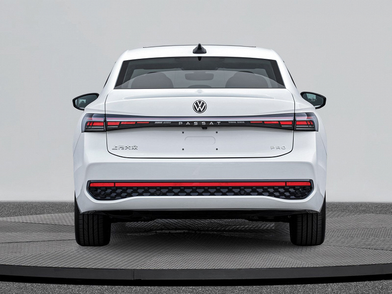 Это совершенно новый Volkswagen Passat Pro — и теперь он длиннее 5 метров