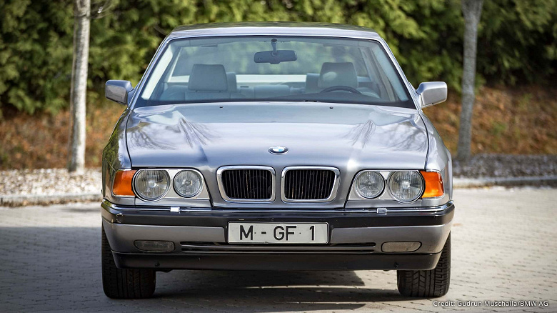 Таинственный BMW с мотором V16 полностью рассекречен. Вместе с инновационным двигателем «семерка» BMW 750iL V16 Goldfish получила алюминиевый кузов