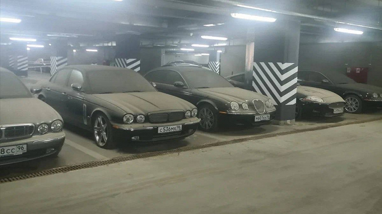 В России нашли подземную парковку с «забытыми» Jaguar