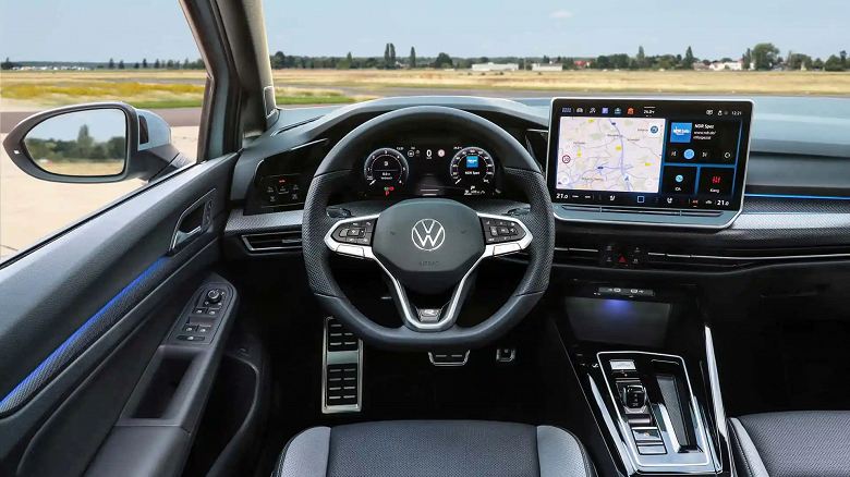 Совершенно новый Volkswagen Golf 2024 поступает в продажу. Объявлены цены и комплектации в Великобритании