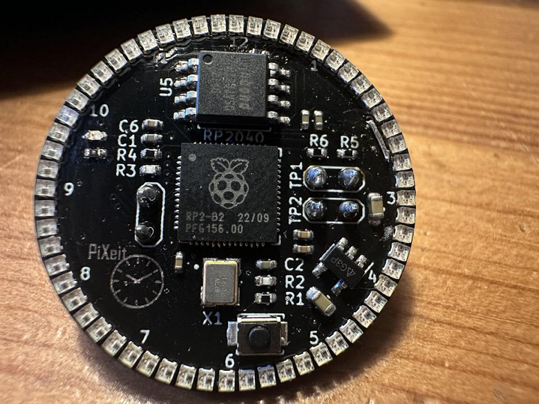 Одноплатный ПК Raspberry Pi превратили в наручные часы