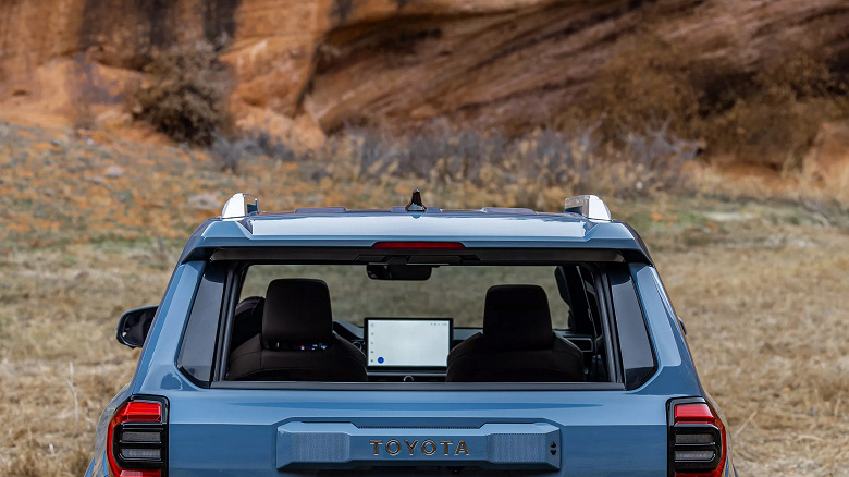 Большой «планшет» на передней панели и опускающееся заднее стекло. Toyota показала новый Toyota 4Runner 2025 на базе Land Cruiser Prado 250