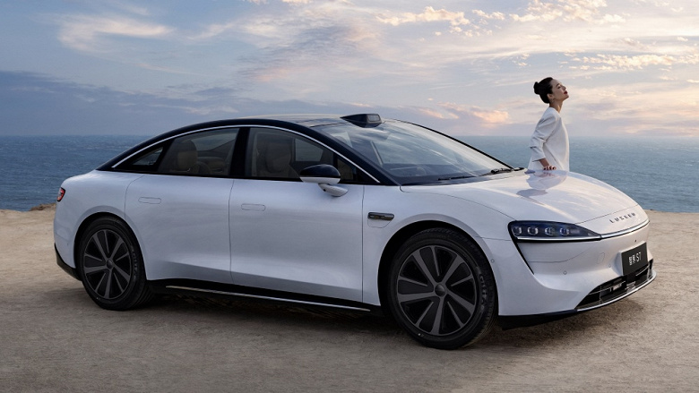 Chery и Huawei представили суперседан Luxeed S7: 5 метров длины, 496 л.с. и полный привод за 4,5 млн рублей (48 тыс. долларов) Chery и Huawei представили суперседан Luxeed S7: 5 метров длины, 496 л.с. и полный привод за 4,5 млн рублей (48 тыс. долларов)