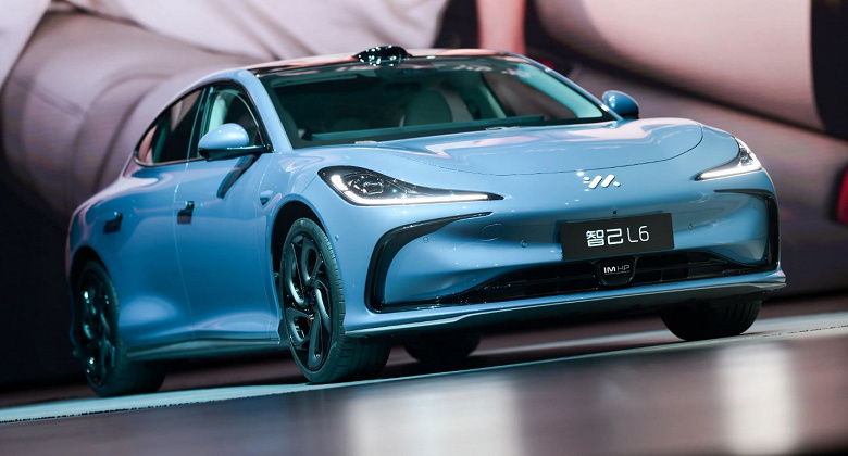 Первый в мире серийный автомобиль с полутвердотельным аккумулятором, повышенной безопасностью, быстрой зарядкой и огромными экранами IM L6 поступил в продажу в Китае
