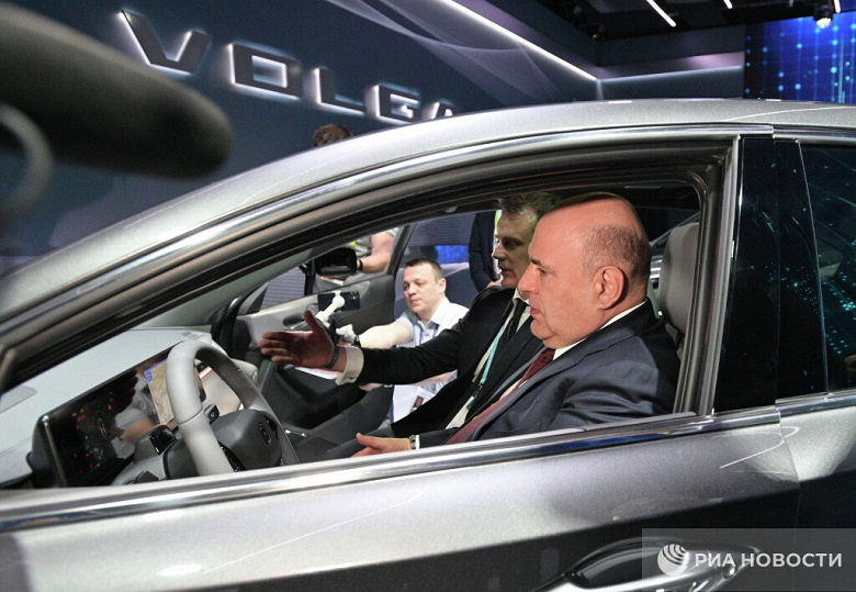 Представлены сразу три новые Volga. Живые машины показали Михаилу Мишустину