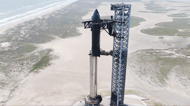 Гигантскую ракету Starship успешно испытали и собрали перед новым стартом: фото и видео
