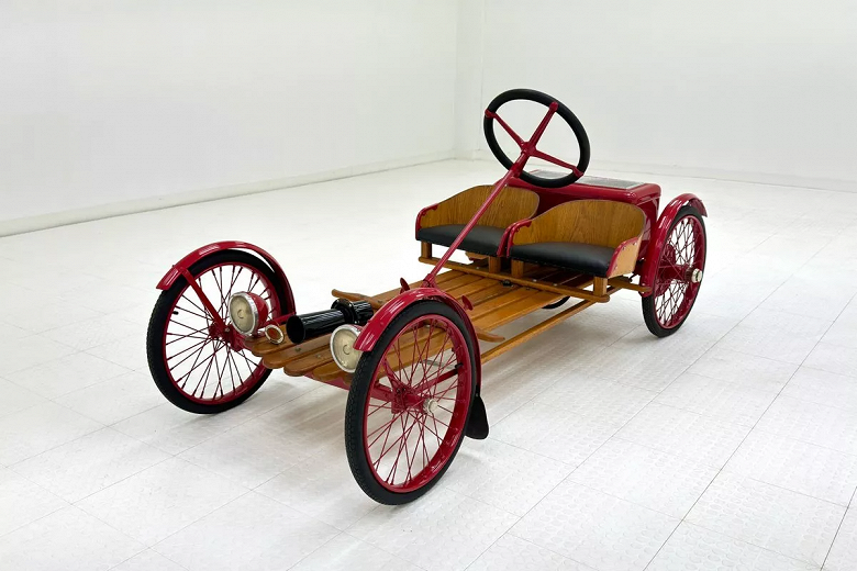Электромобиль 100-летней давности Auto Red Bug в идеальном состоянии выставили на продажу