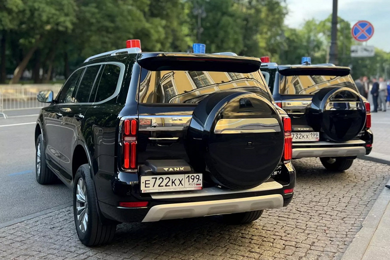 В кортеже ФСО впервые появились гибридные автомобили «Танк»: в Санкт-Петербурге заметили несколько Tank 500 Urban с номерами ФСО В кортеже ФСО впервые появились гибридные автомобили «Танк»: в Санкт-Петербурге заметили несколько Tank 500 Urban с номерами ФСО