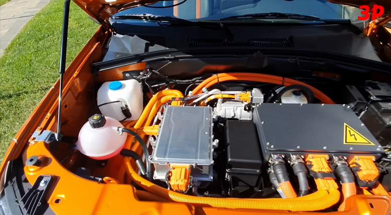 Цифровая приборная панель, полностью светодиодные фары и крошечный ...