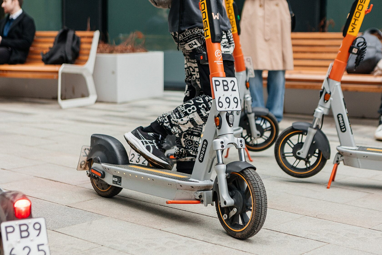 Владельцев электросамокатов в России заставят устанавливать госномер и радиомаяк – не только в кикшеринге, но и частников Владельцев электросамокатов в России заставят устанавливать госномер и радиомаяк – не только в кикшеринге, но и частников