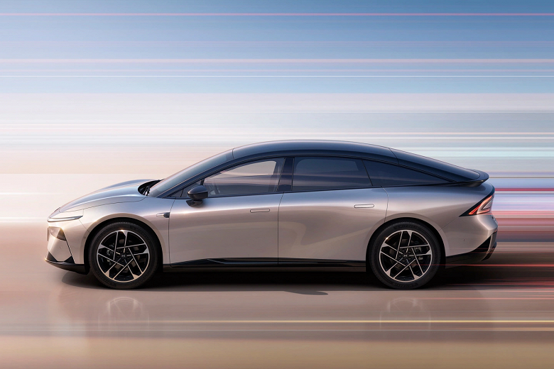 Новая версия главного бестселлера Xpeng: пятиметровый седан Xpeng P7+ откажется от лидара и откроет &laquo;новую эру умного вождения&raquo;