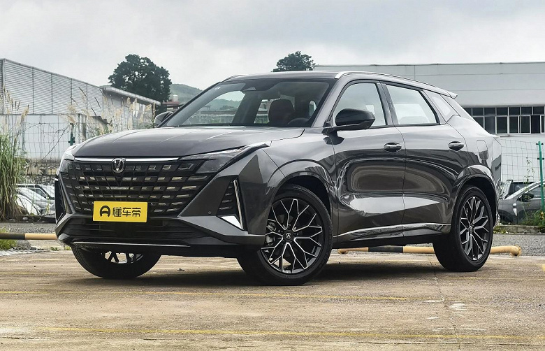 Не все хотят электромобили и гибриды. Представлена новая версия Changan Uni-Z с классическим бензиновым мотором Не все хотят электромобили и гибриды. Представлена новая версия Changan Uni-Z с классическим бензиновым мотором