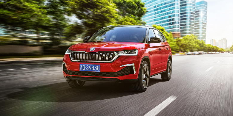 Московский дилер обрушил цены на Skoda Kamiq GT: теперь кроссовер с &laquo;автоматом&raquo; можно купить за 2,9 млн