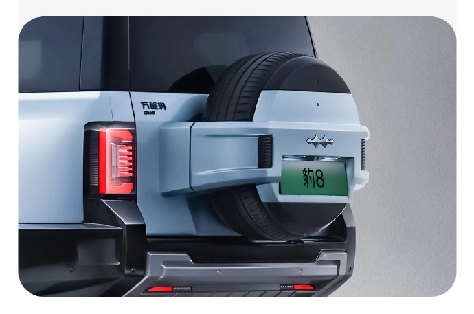 Конкурент Land Cruiser 300 с &laquo;крыльями, энергетическим двигателем и рычагом управления звездолетом&raquo;. BYD сравнивает Leopard 8 с космическим кораблём