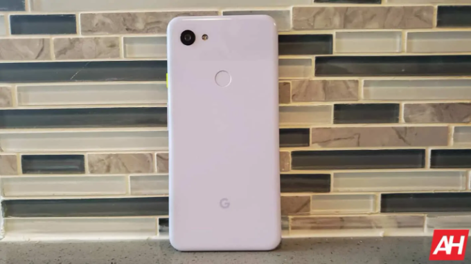 Одним конкурентом iPhone SE меньше: Google Pixel 4a отложен до августа