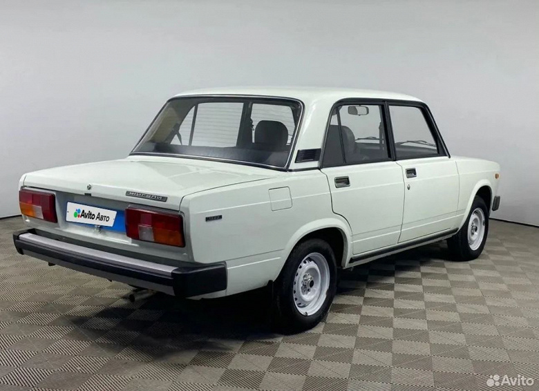 «Воплощение недавнего прошлого». ВАЗ-2105, хранившийся в гараже 26 лет, выставлен на продажу в России