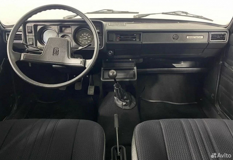 «Воплощение недавнего прошлого». ВАЗ-2105, хранившийся в гараже 26 лет, выставлен на продажу в России