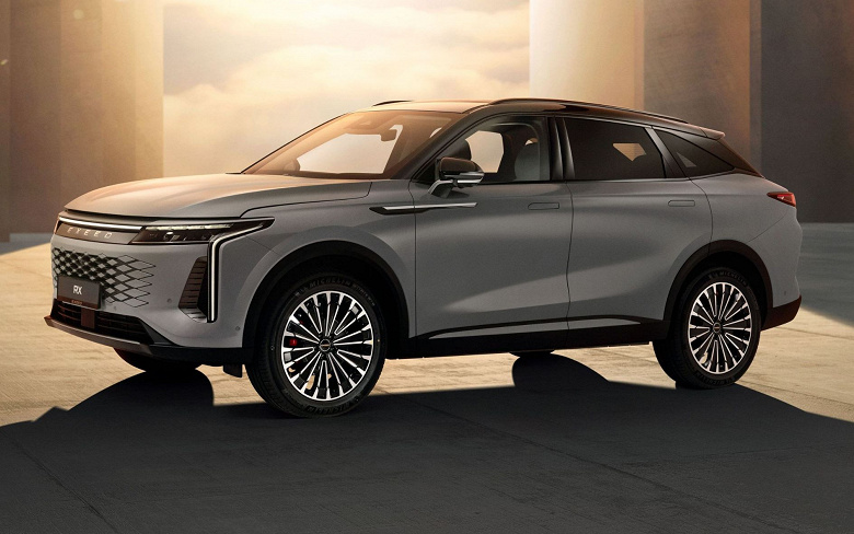 У российского кроссовера Exeed RX появилась новая комплектация с &laquo;автоматом&raquo; за 5,26 млн рублей