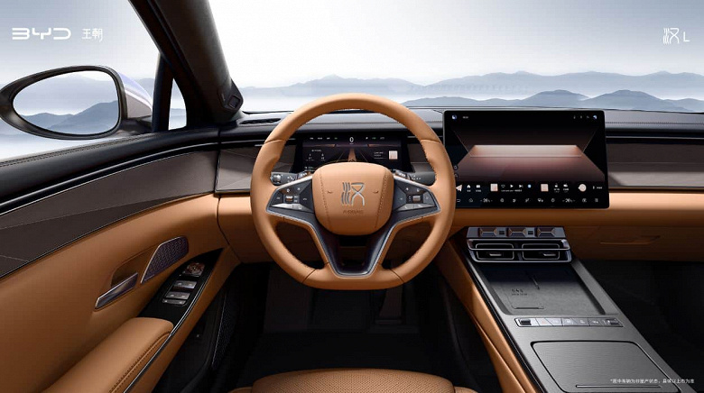 1085 л.с., новейшие двигатели с частотой 30 000 об/мин, разгон до 100 км/ч за 2,7 с и &laquo;Глаз бога&raquo;. Производитель впервые показал салон BYD Han L и BYD Tang L