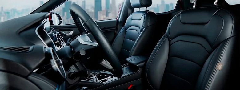 Российский кроссовер размером с Geely Coolray подешевел сразу на 1,2 млн рублей. Автомобили отечественной марки Evolute обвалились в цене