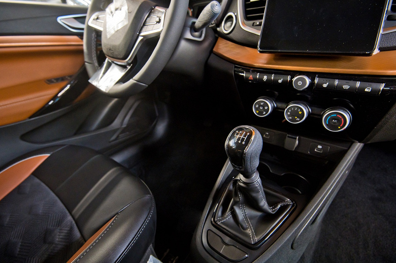 Объявлена стоимость Lada Vesta с 6-ступенчатой коробкой передач