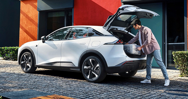 &laquo;Китайский Lamborghini Urus&raquo; везут к нам с официальной гарантией. В России готовятся начать продажи автомобилей Deepal