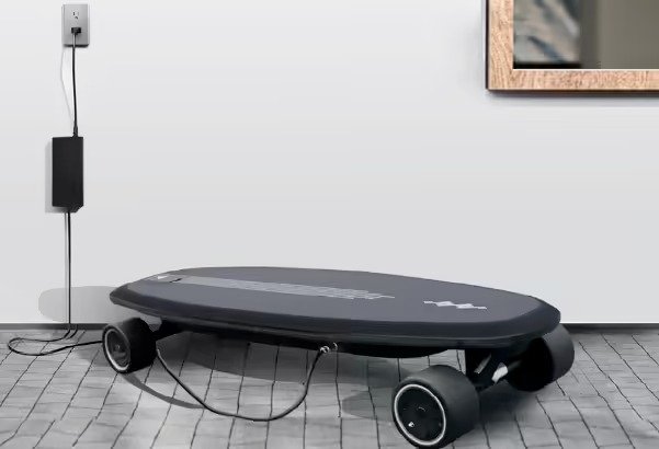 Представлен электроскейтборд BYD с рулём
