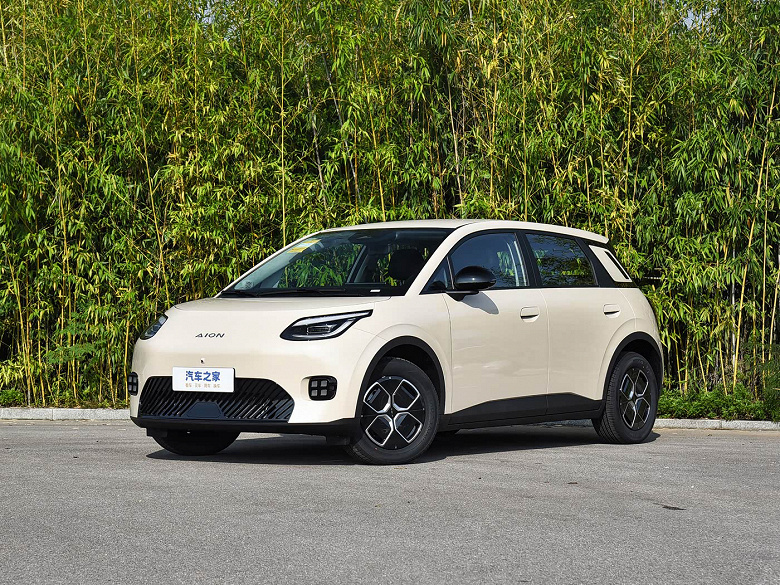 В Китае представили &laquo;национальный электромобиль&raquo;: 136 л.с. и запас хода 500 км за 50 тыс. юаней (570 тыс. рублей), но батарея в эту цену не входит