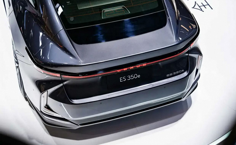 Lexus показал в Китае новый Lexus ES 350e