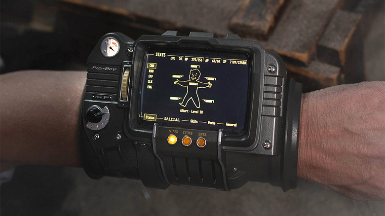 Официальный Pip-Boy 3000. Bethesda представила реплику культового наручного компьютера из вселенной Fallout