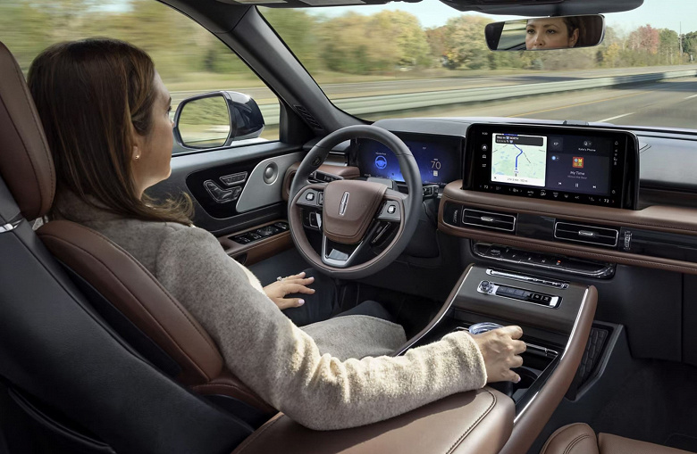 Роскошный Lincoln Aviator 2025 добрался до России: 406 л.с., 10-ступенчатый &laquo;автомат&raquo;, адаптивная подвеска и автономное вождение &mdash; за 13,5 млн рублей