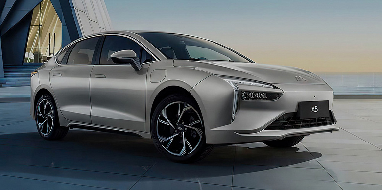 Zeekr столкнулся с неожиданным конкурентом в России: &laquo;Амберавто А5&raquo; российской сборки сместил Zeekr 001 на второе место в рейтинге самых популярных электромобилей