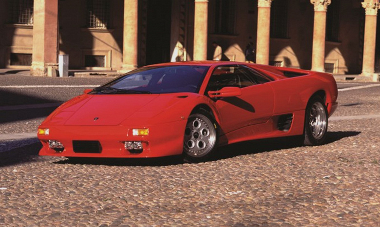 Культовый Lamborghini Diablo с пробегом всего 1900 км продают в России: это 61-й экземпляр из первых двух тысяч произведённых автомобилей