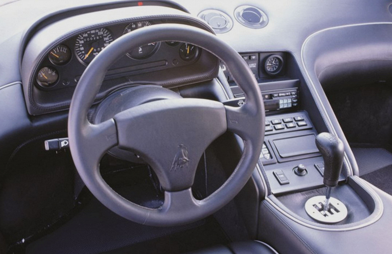 Культовый Lamborghini Diablo с пробегом всего 1900 км продают в России: это 61-й экземпляр из первых двух тысяч произведённых автомобилей