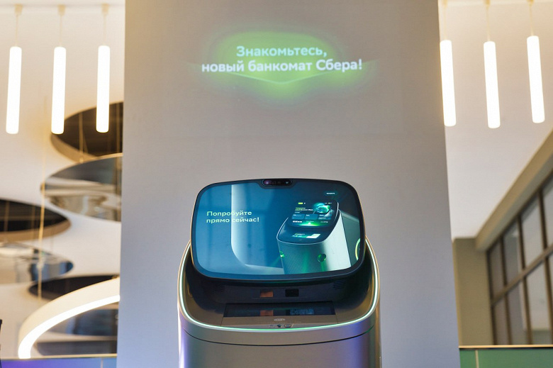 Сбер «переизобрёл» банкомат: два экрана, ИИ-помощник GigaChat и здоровье 