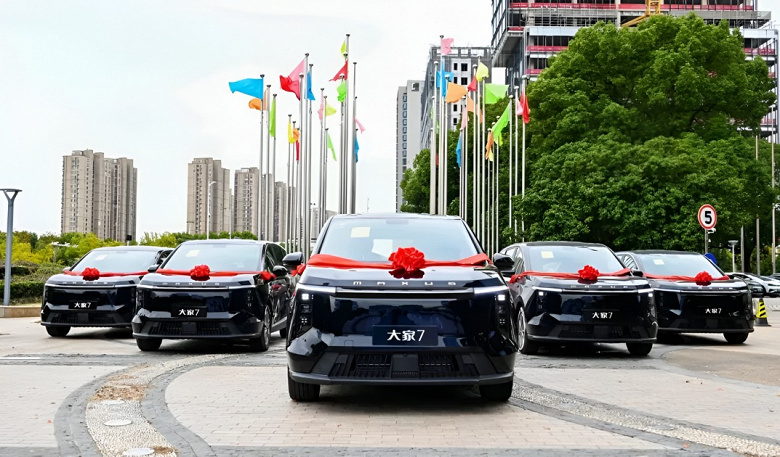 Дешёвый минивэн со сменными аккумуляторами, который позволяет заменить АКБ всего за 90 секунд. Представлен SAIC Mifa 7 MPV