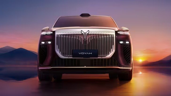 Официальная гарантия в России, запас хода более 1100 км, расход топлива 6,6 л на 100 км, подруливание задними колёсами. Представлен Taishan