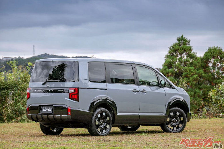 В Японии представили обновленный минивэн Mitsubishi Delica: 19-летняя модель получила улучшенный полный привод S-AWC как у Lancer Evolution