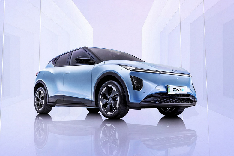«Нафаршированный» электрический хэтчбек менее чем за 20 000 долларов, но с подпиской на батарею. Представлен Perodua QV-E