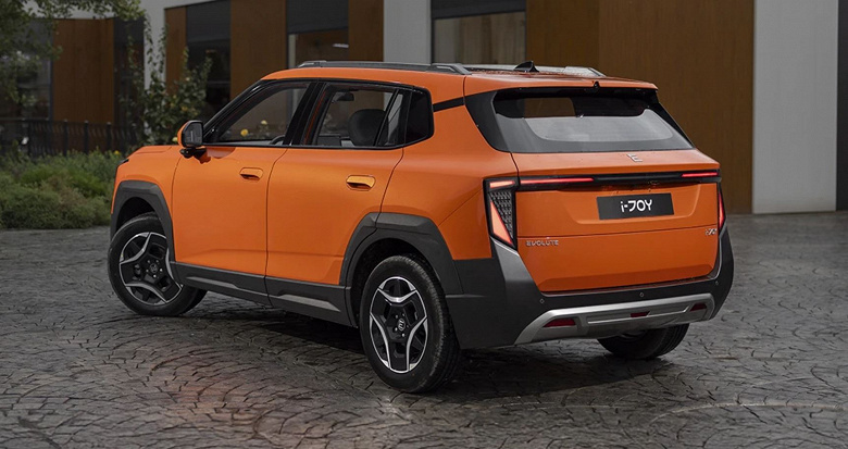 Новый кроссовер Evolute i-Joy за 1,79 млн рублей стал хитом в России: машины из первых поставок распроданы, покупатели выстраиваются в очереди