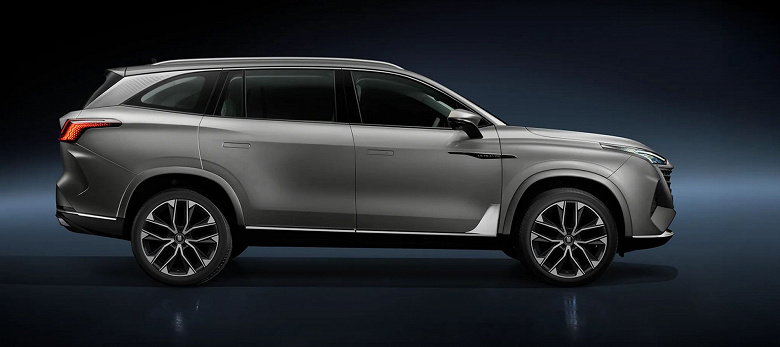 Таких &laquo;Москвичей&raquo; ещё не было. &laquo;Москвич М70&raquo; и &laquo;Москвич M90&raquo; запущены в производство, оба &mdash; с 9-ступенчатыми &laquo;автоматами&raquo; (а у &laquo;Москвича M90&raquo; &mdash; и полный привод)