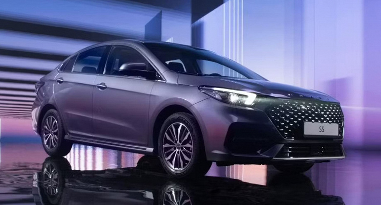 Седан, который не прижился в России: Omoda S5 пропал со складов и исчез из петербургских автосалонов