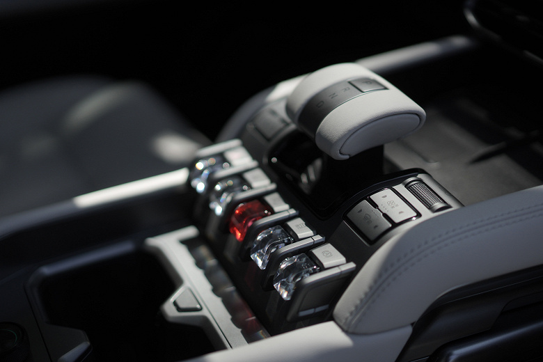 Зачем ждать Toyota Land Cruiser Mini, если есть BYD Leopard Titanium 3? BYD представила крутой полноприводный 421-сильный очень дешевый внедорожник