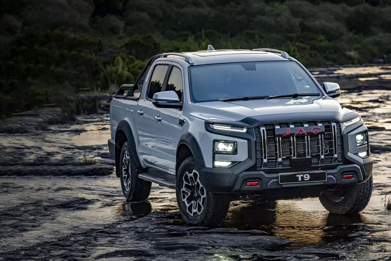 Отечественный 200-сильный рамный внедорожник с корнями Toyota создали с учётом вкусов россиян. Sollers раскрыла подробности о новинке