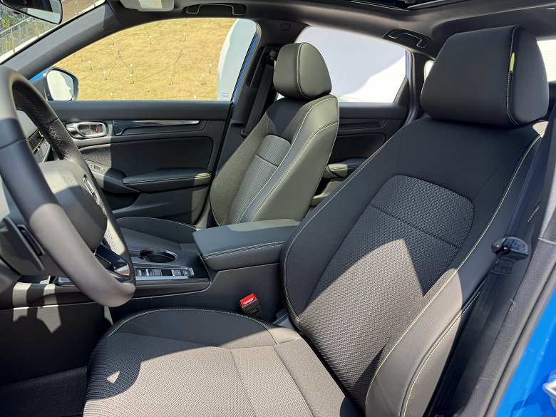 Синий с салатовым и 6-ступенчатая «механика». Представлена Honda Integra 2025 — двойник Honda Accord за 18 тыс. долларов