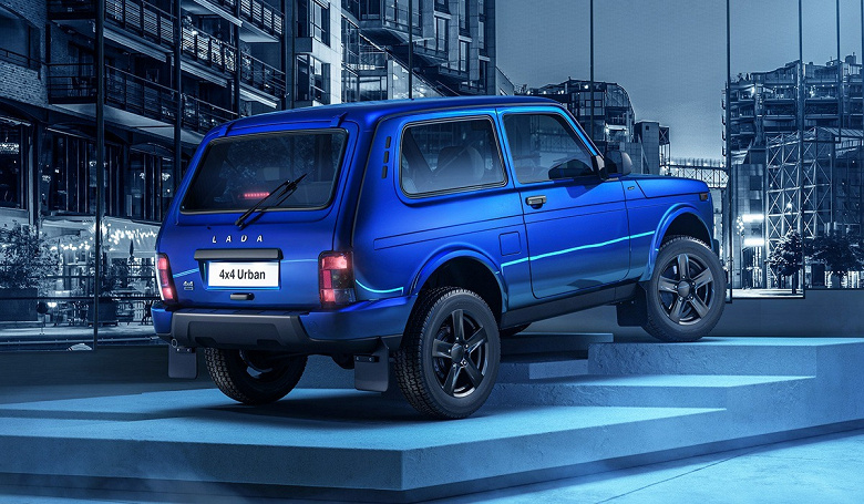 «Нива» заиграет новыми красками: АвтоВАЗ выпустил партию Lada Niva Legend в тёмно-синем металлизированном цвете «Капитан»