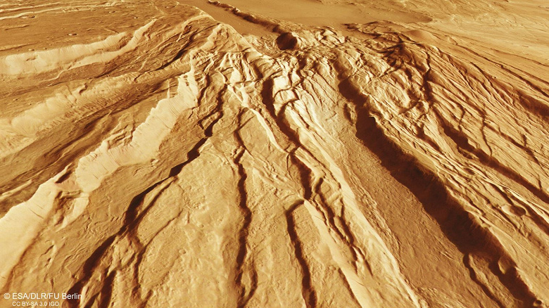 Контрастные ландшафты Марса во всей красе: Mars Express прислал новые снимки Красной планеты